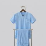 YOU Medical Clinic院長のスクラブと診療のイメージ